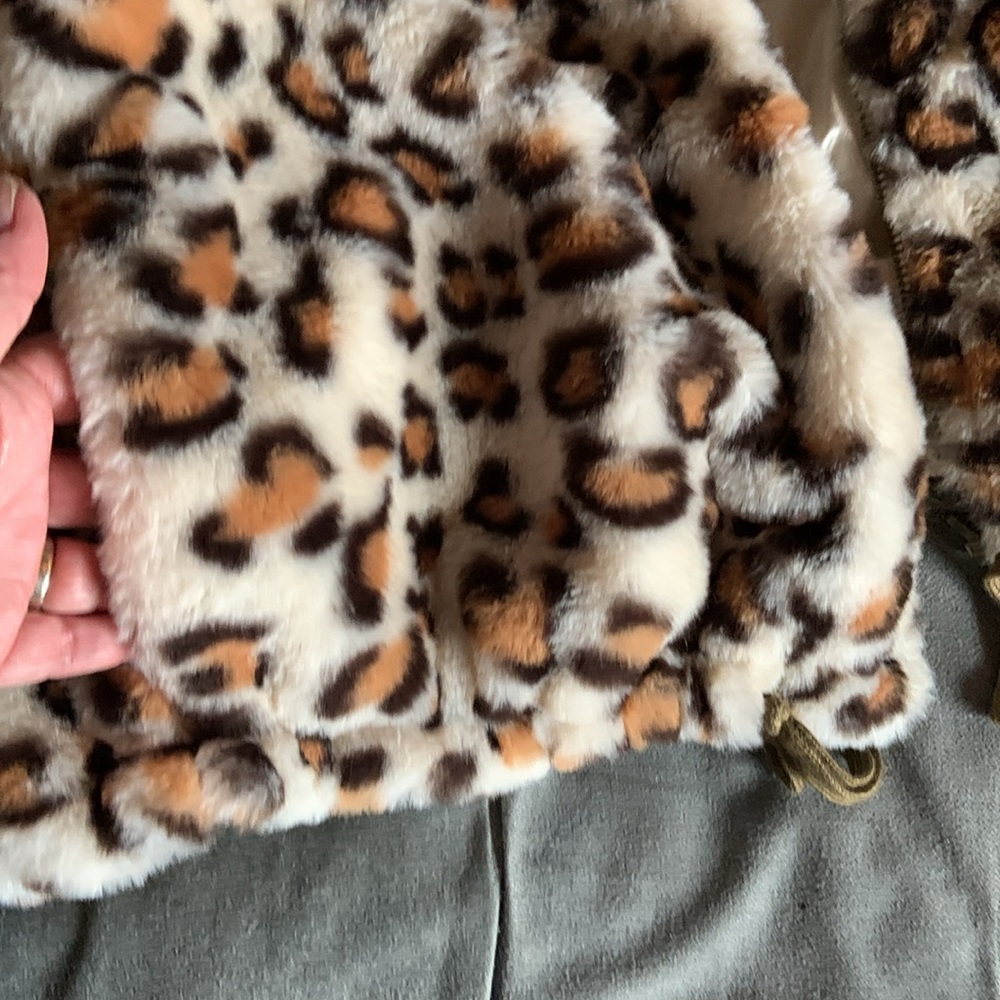 Super cute Know One Cares brand soft leopard fleece jacket size medium - Picture 6 of 6